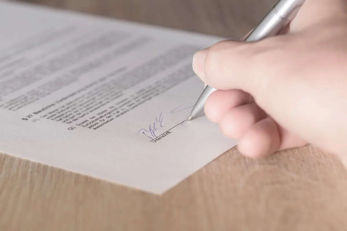 Jak rozwiązać umowę o pracę? Poradnik dla pracownika